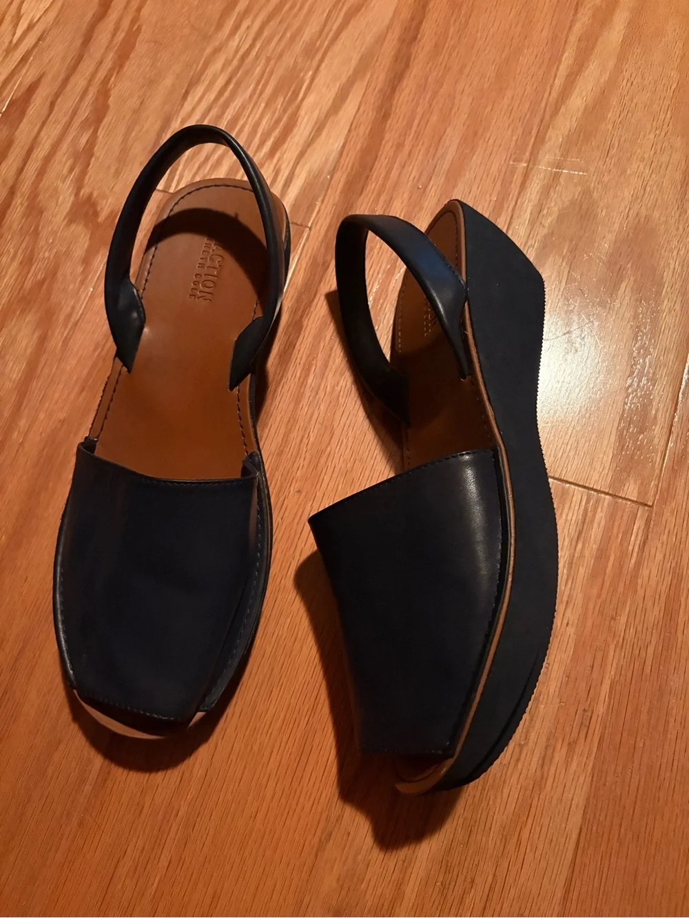 💚Kenneth Cole Navy Leather Slingback Wedge